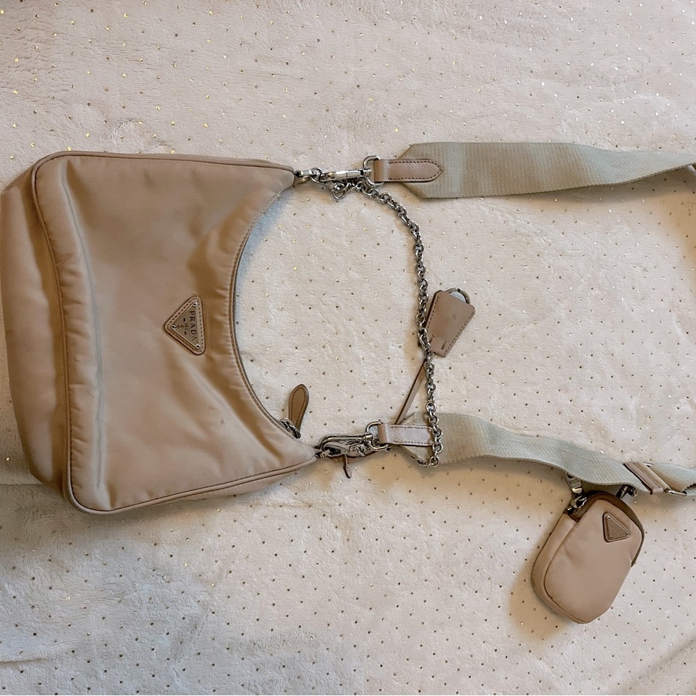Prada Re-Edition 2005 Re-Nylon bag
Nude